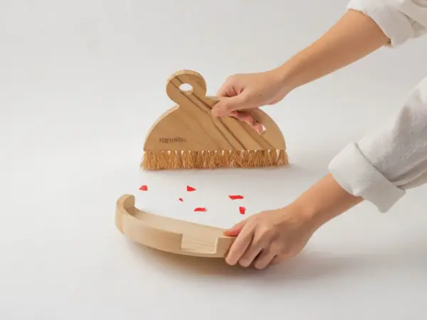 Wooden Dustpan & Brush Set - Image 4