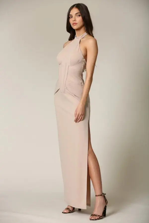 Emelye - A long dress featuring built-in underwire and front boning - Image 2