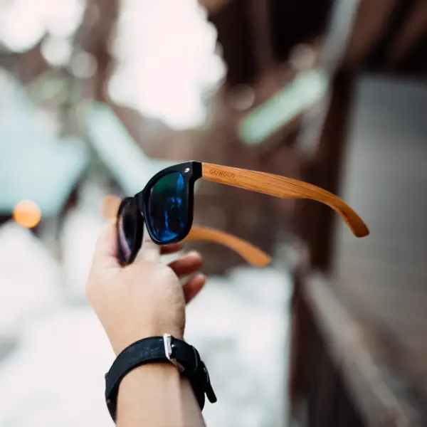 Bamboo wood classic style sunglasses with black polarized lenses - Image 13