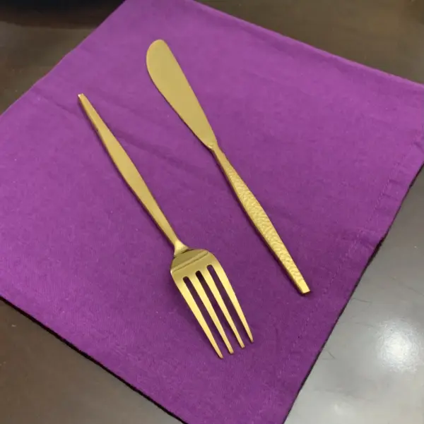 Vibhsa 20 Piece Gold Flatware Set, Service for 4-Hammered - Image 4