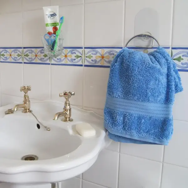 Lifemax Stick 'n' Stay Toilet Roll Holder - Image 2