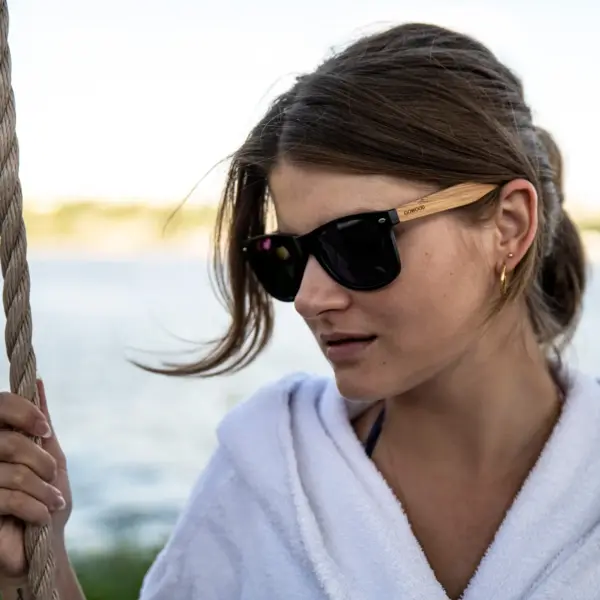 Bamboo wood classic style sunglasses with black polarized lenses - Image 11